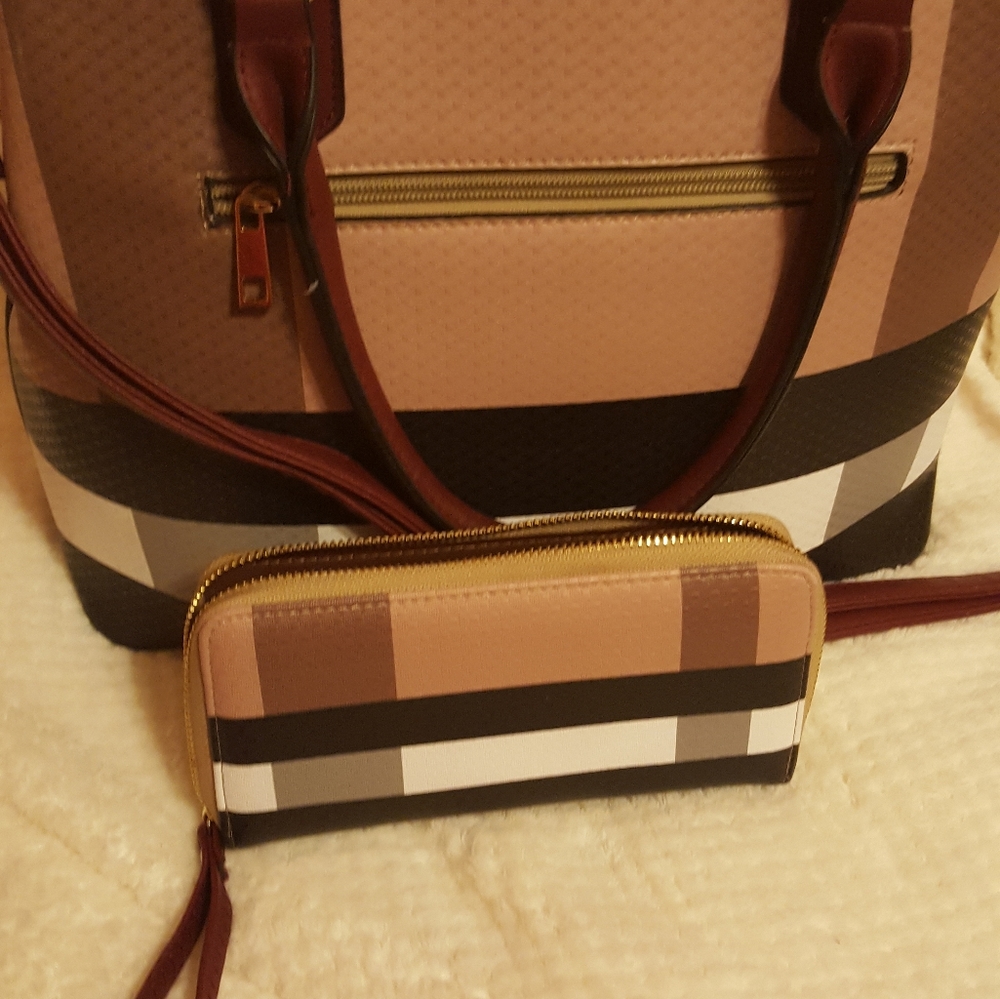 Multicolored Checkered Handbag. - Picture 6 of 8